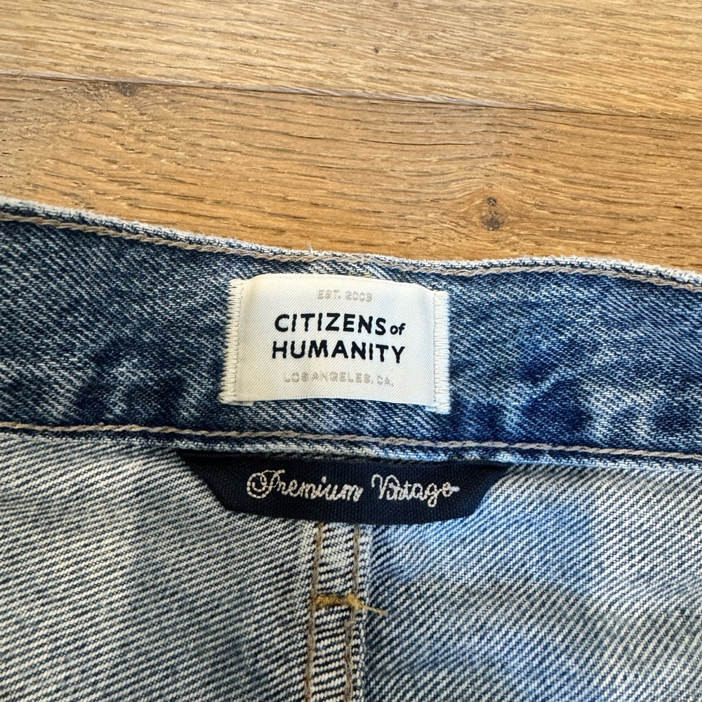 Citizens of Humanity Marlow Jean Shorts - Picture 3 of 7